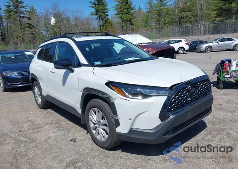 2025 Toyota Corolla Cross Le z USA, uszkodzony, nr VIN 7MUBAABG6SV124768